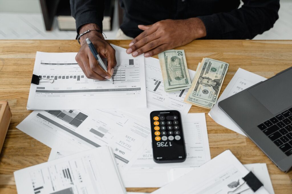 Boost Your Income: Financial Benefits of Working Part-Time in the Entertainment Industry